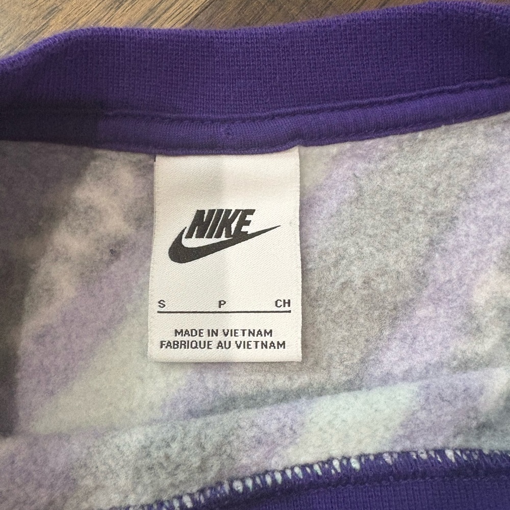 Nike Women’s Vibrant Striped Crewneck Sweater - Picture 3 of 3